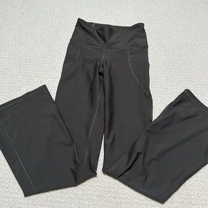 Old Navy small High rise flare legging with pockets.